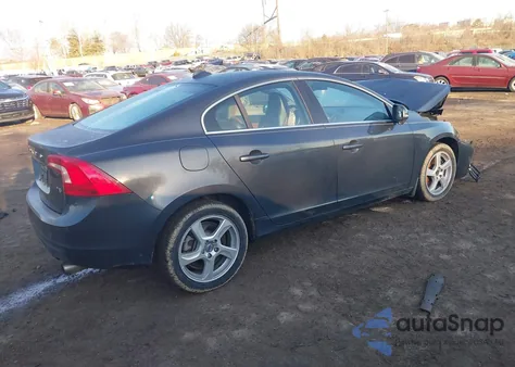 2012 Volvo S60 T5 z USA, uszkodzony, nr VIN YV1622FS7C2096169